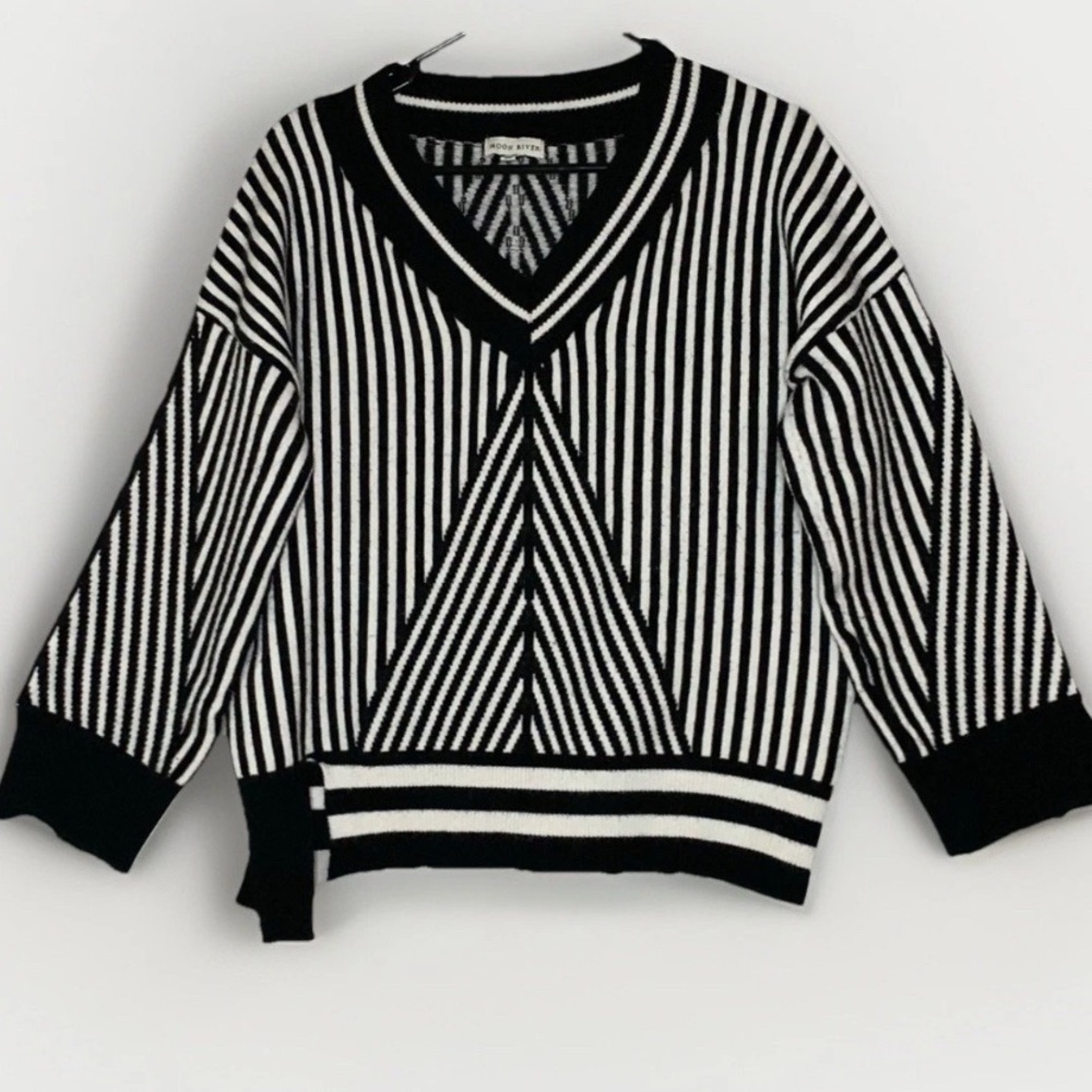 Moon River Sweater V Neck Knit Black & White Striped Cabin-core Minimalist Sz‎ M